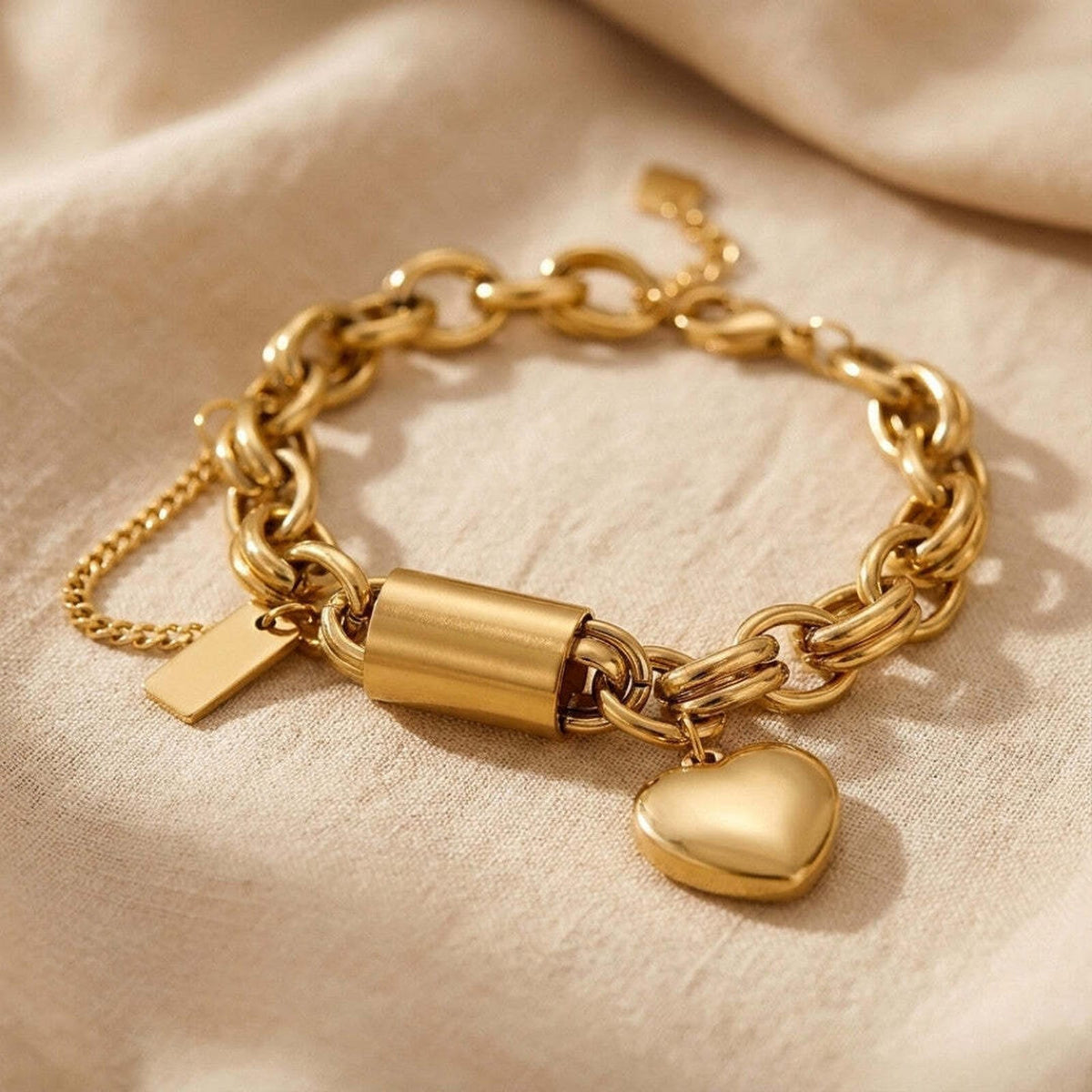 Bracciale a Maglie Dorato con Cuore