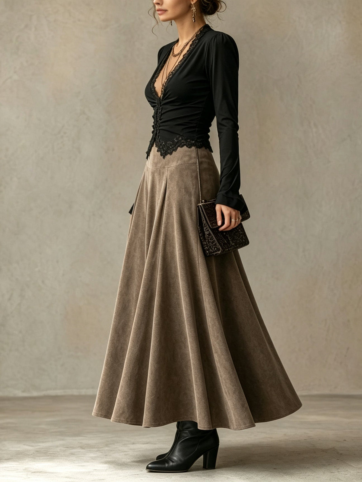 Albane | Completo Top in Pizzo e Gonna Lunga Scamosciata, Nero e Tortora