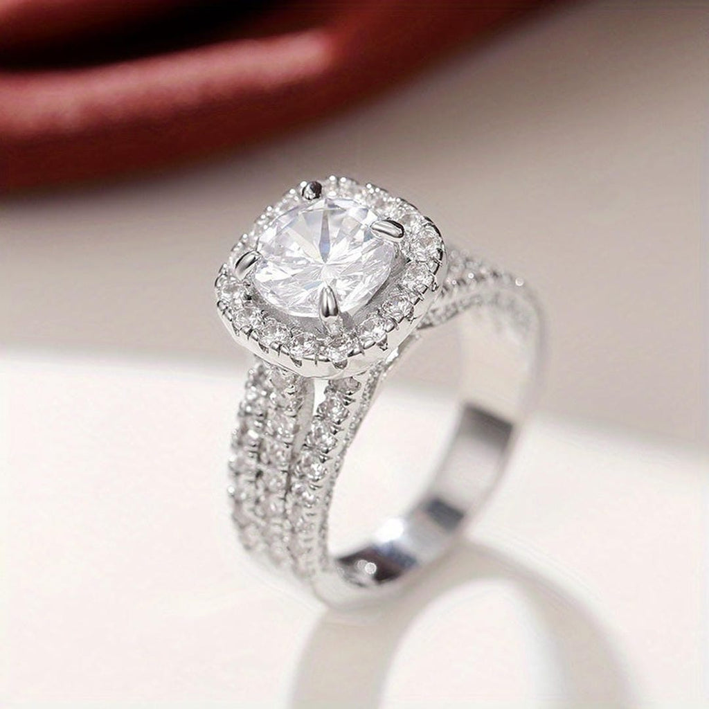 Anello Statement Cushion con Halo Pavé