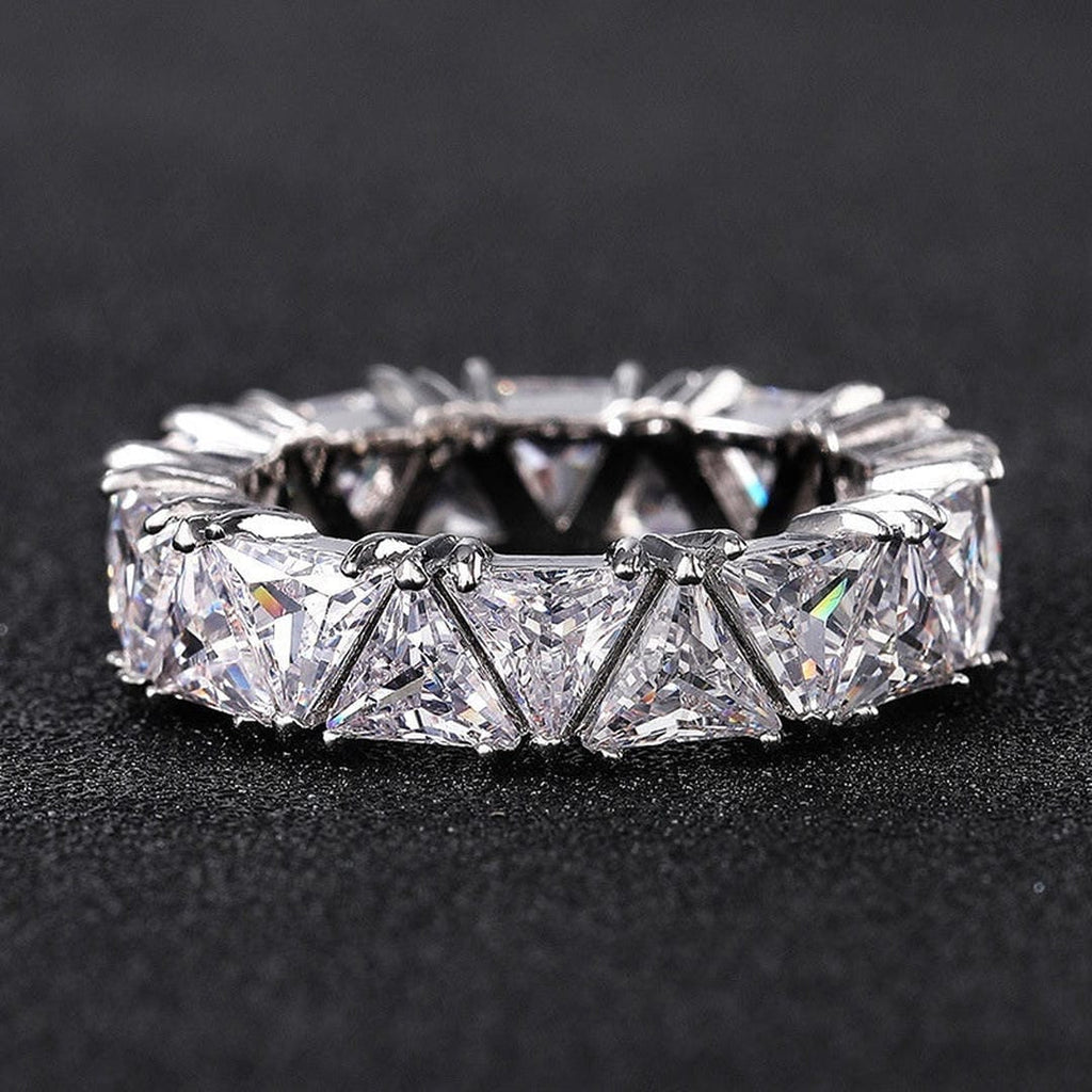 Anello Vintage con Pietra Triangolare