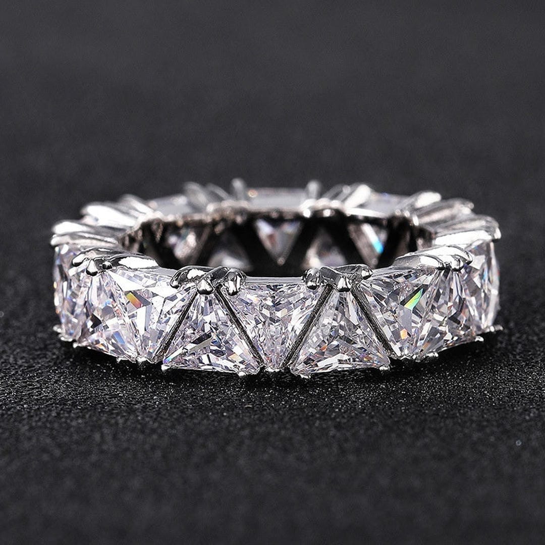 Anello Vintage con Pietra Triangolare