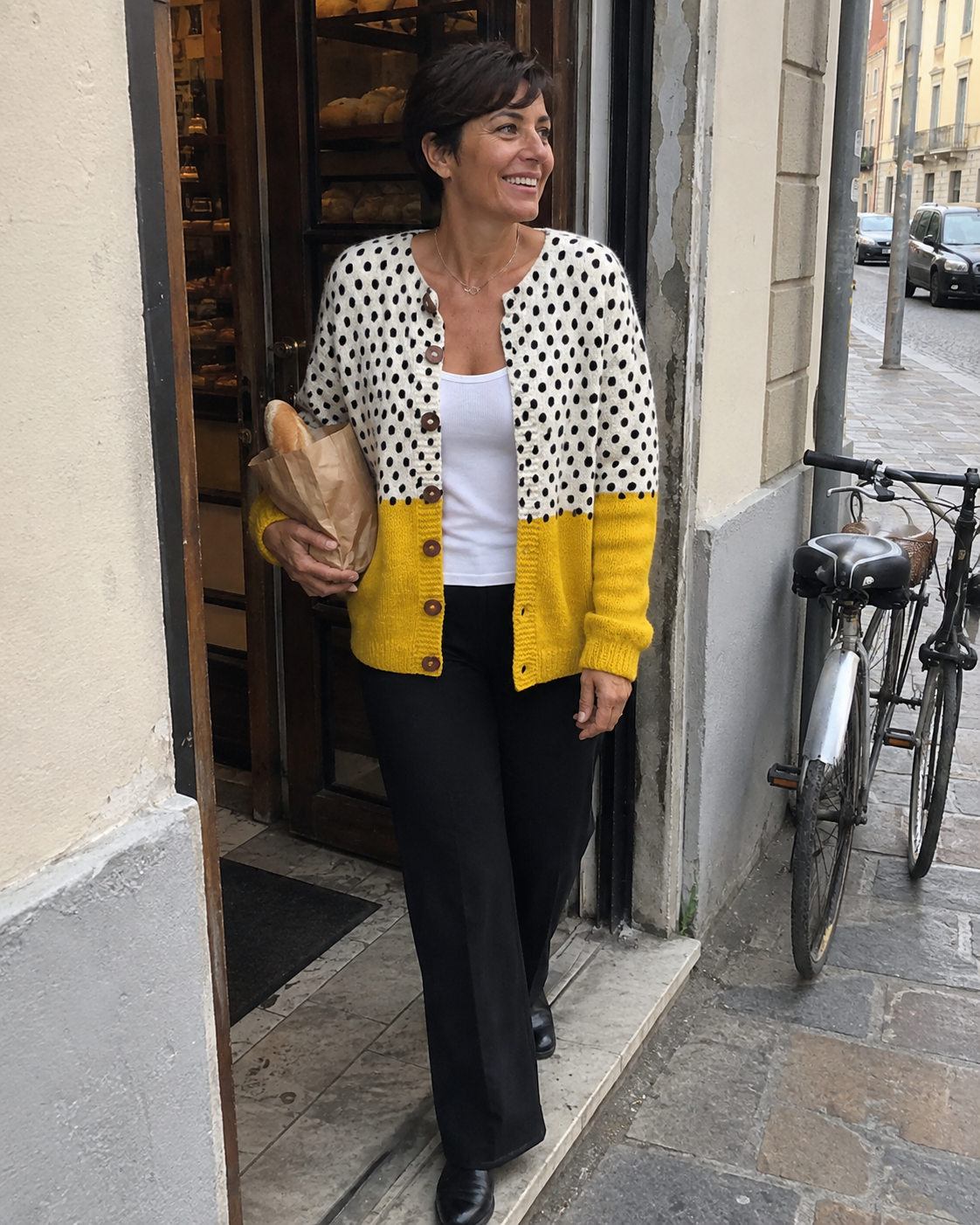 Cliente MIA & BELLA con cardigan