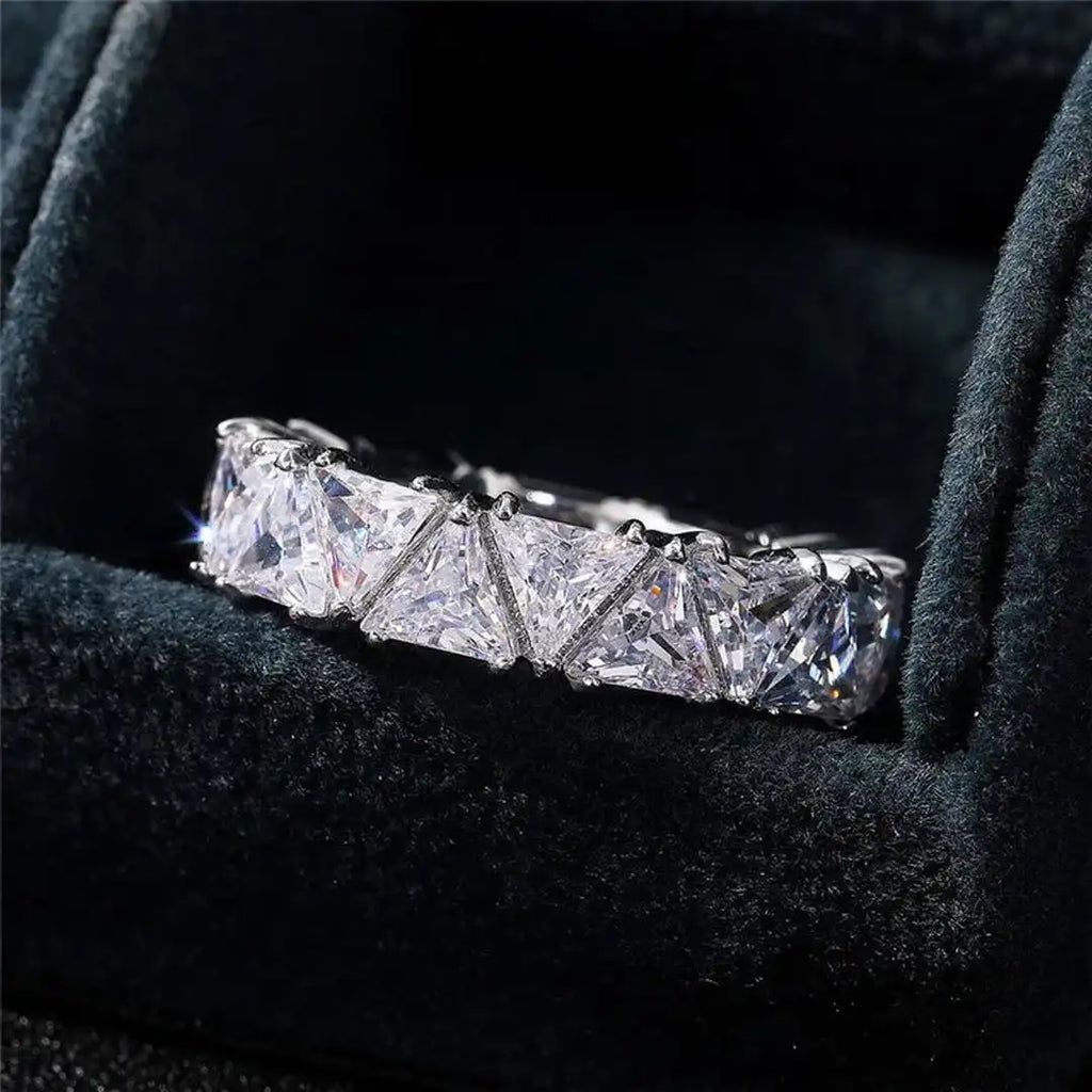 Anello Vintage con Pietra Triangolare
