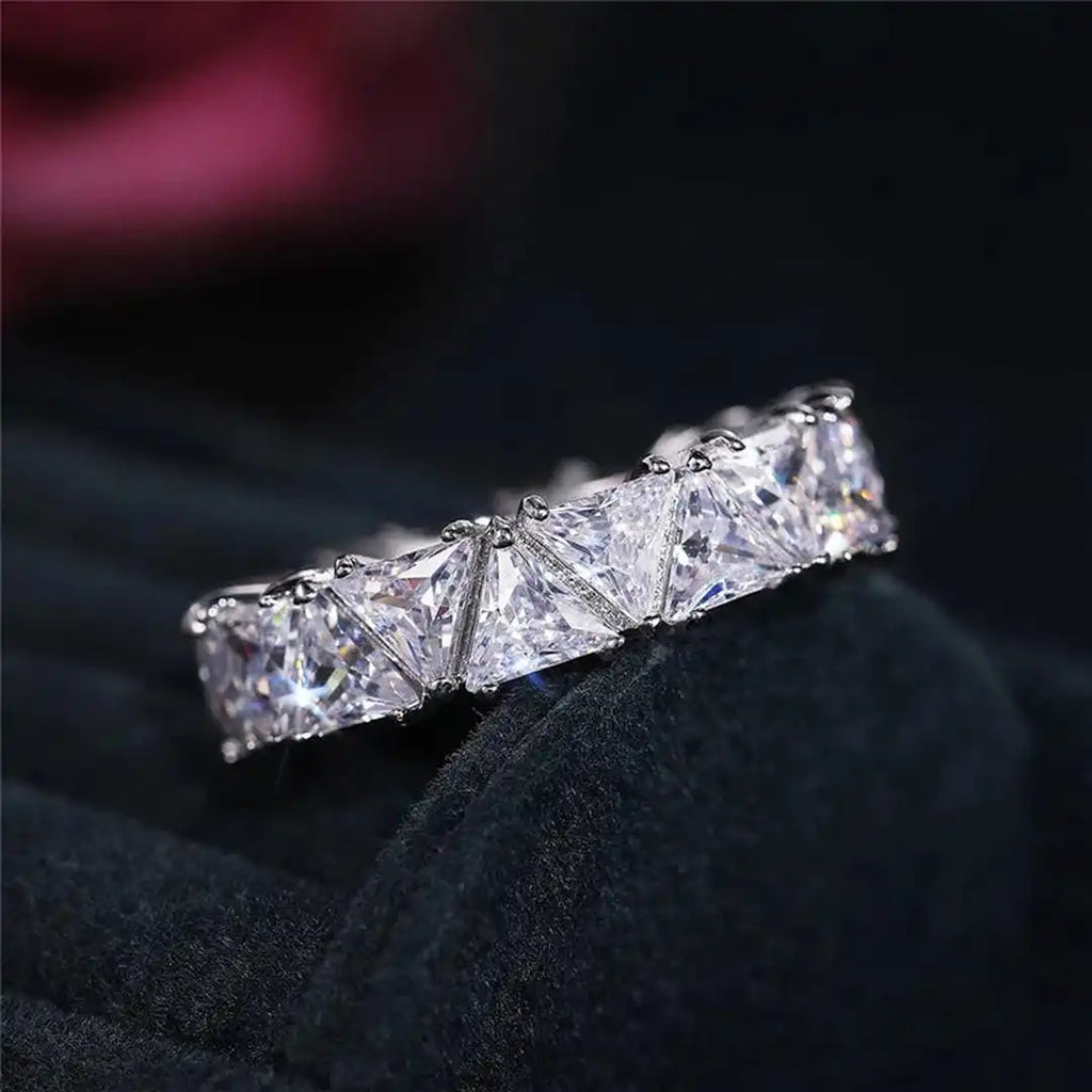 Anello Vintage con Pietra Triangolare