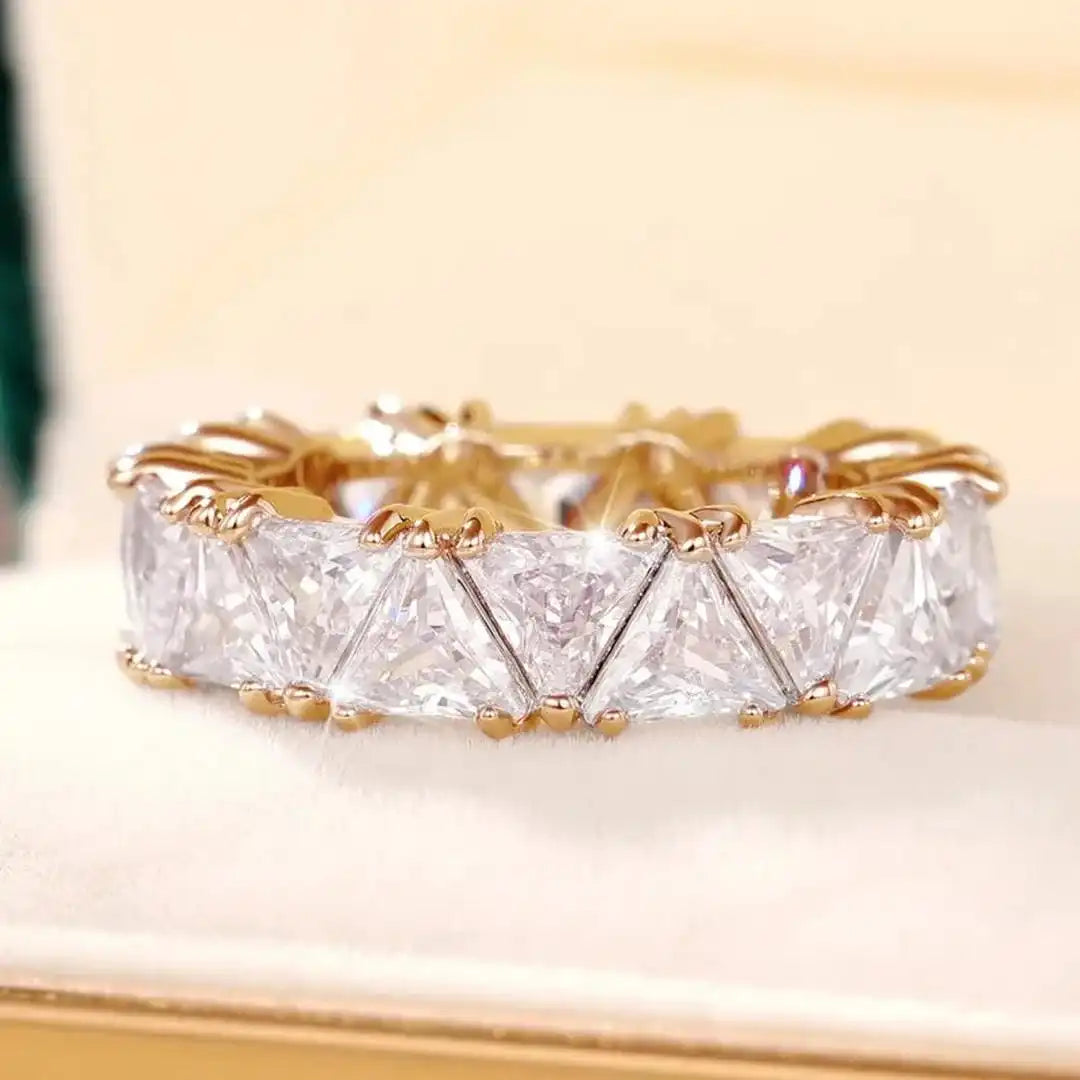 Anello Vintage con Pietra Triangolare