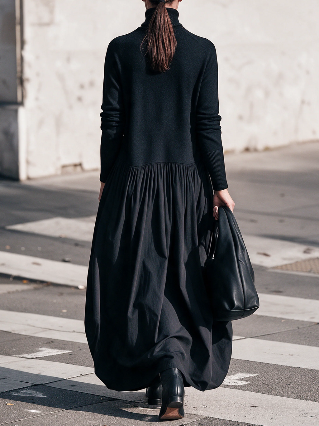 Odette | Abito Lungo Nero Oversize con Collo Alto