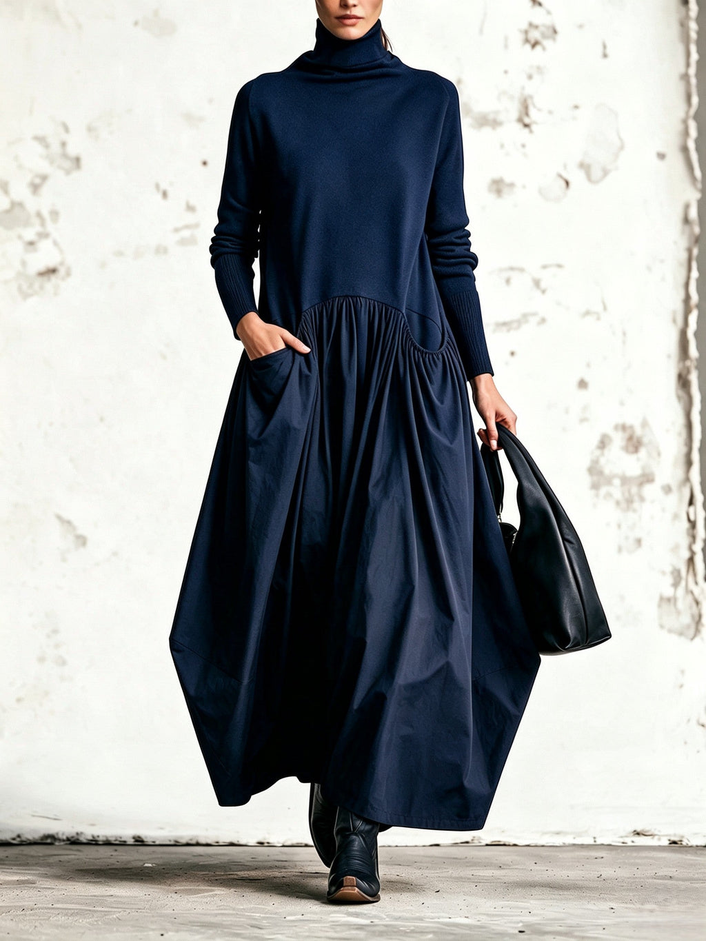 Odette | Abito Lungo Nero Oversize con Collo Alto