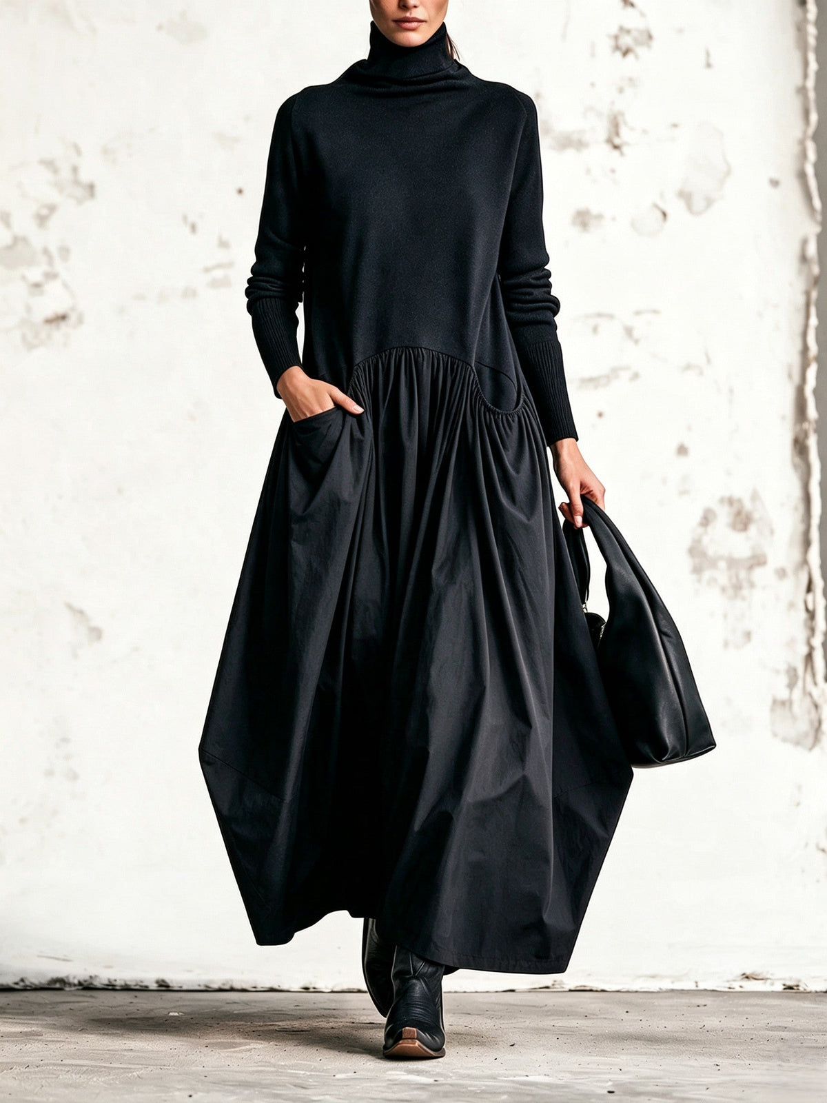 Odette | Abito Lungo Nero Oversize con Collo Alto