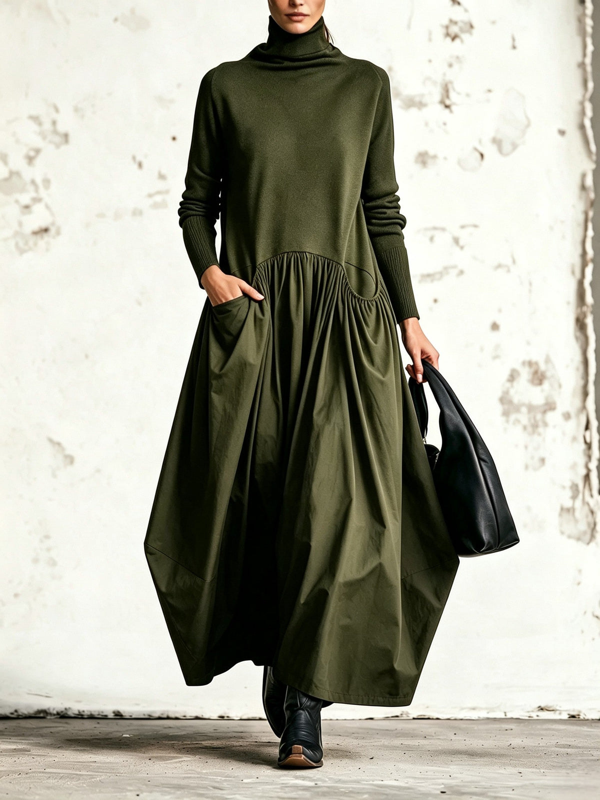 Odette | Abito Lungo Nero Oversize con Collo Alto