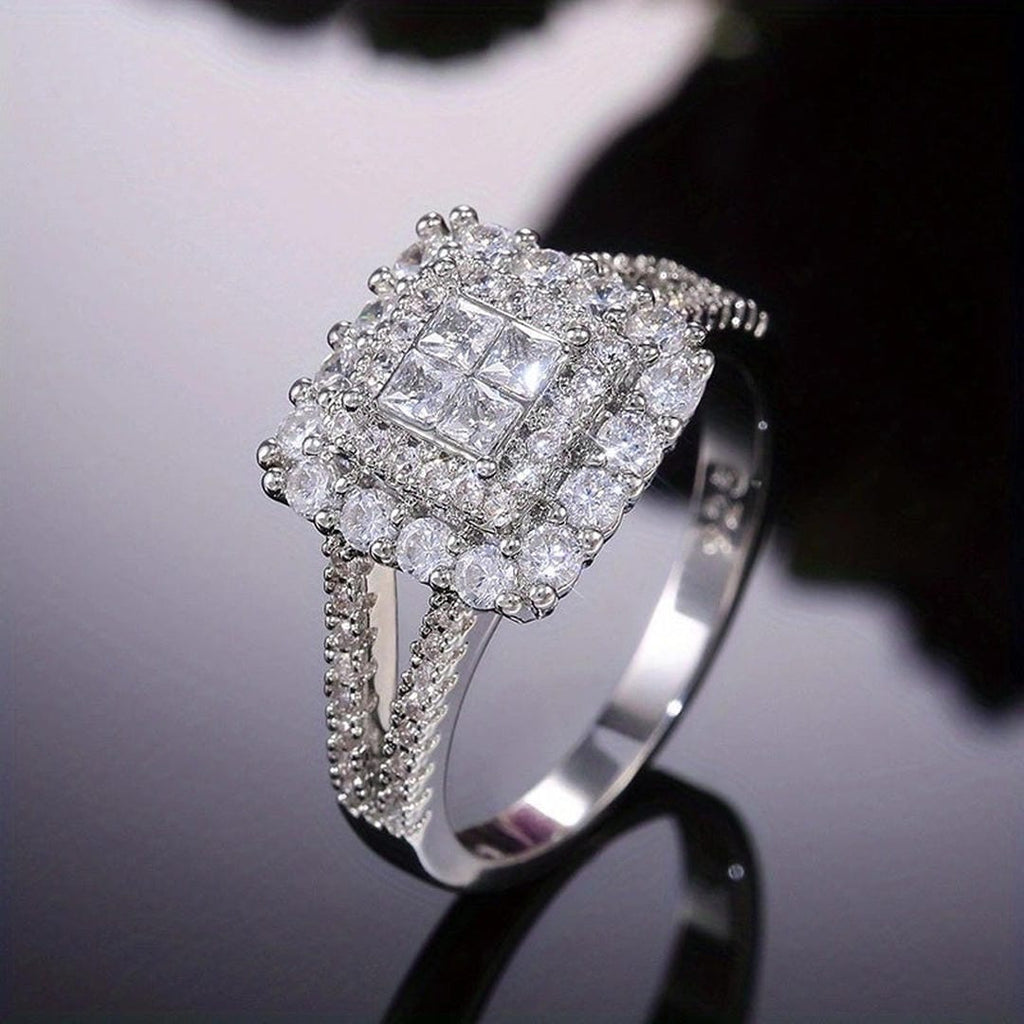 Anello con Zircone Quadrato