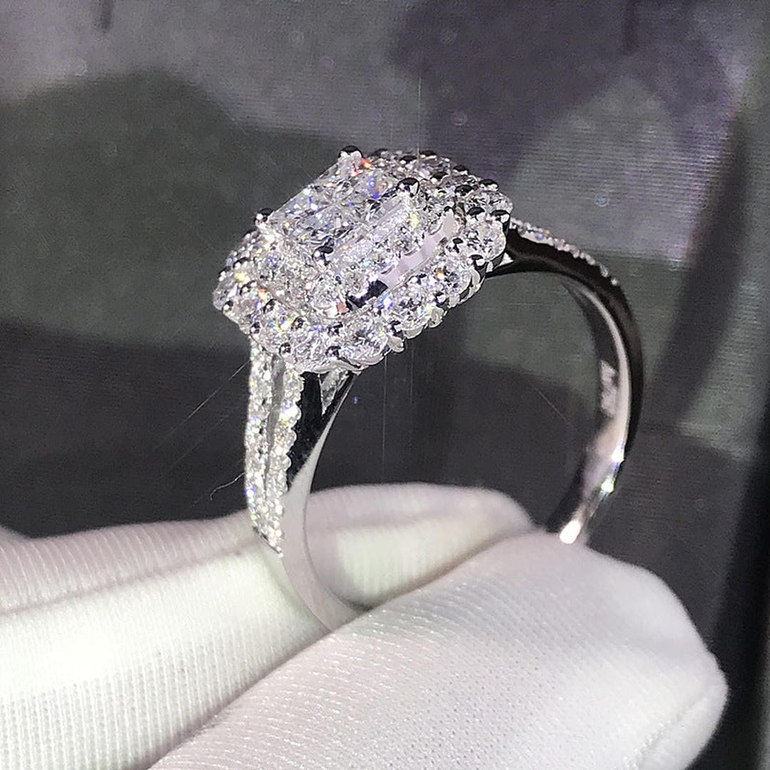 Anello con Zircone Quadrato